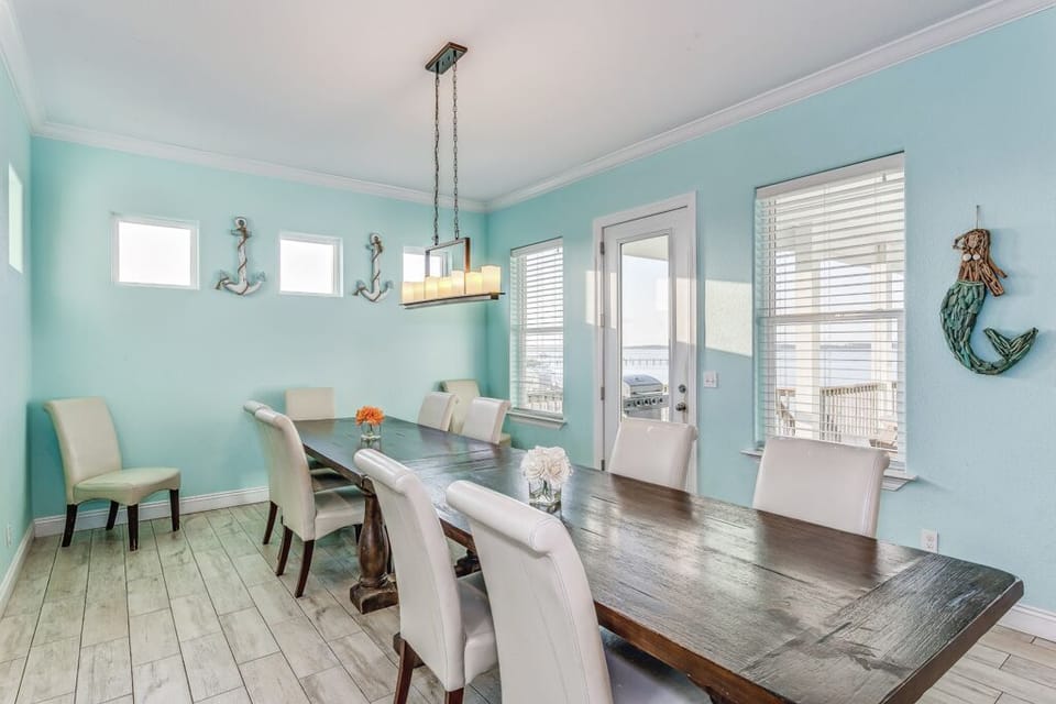 Baywatch - Dining room