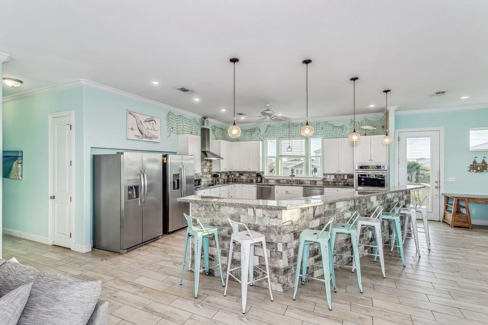 Baywatch - kitchen