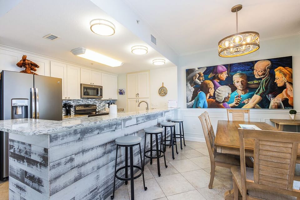 Southern Sunset - Dining Room & Kitchen
