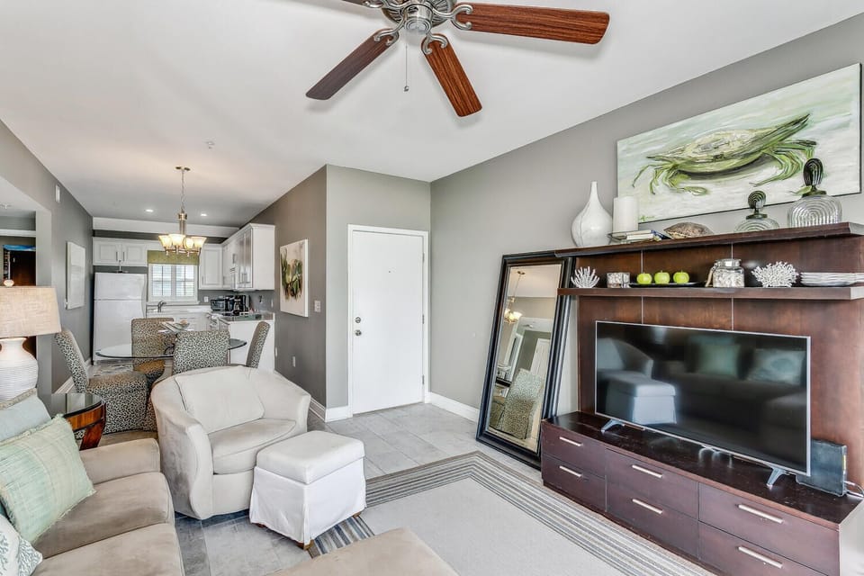 1625 Bulevar Mayor St M3 - Entry