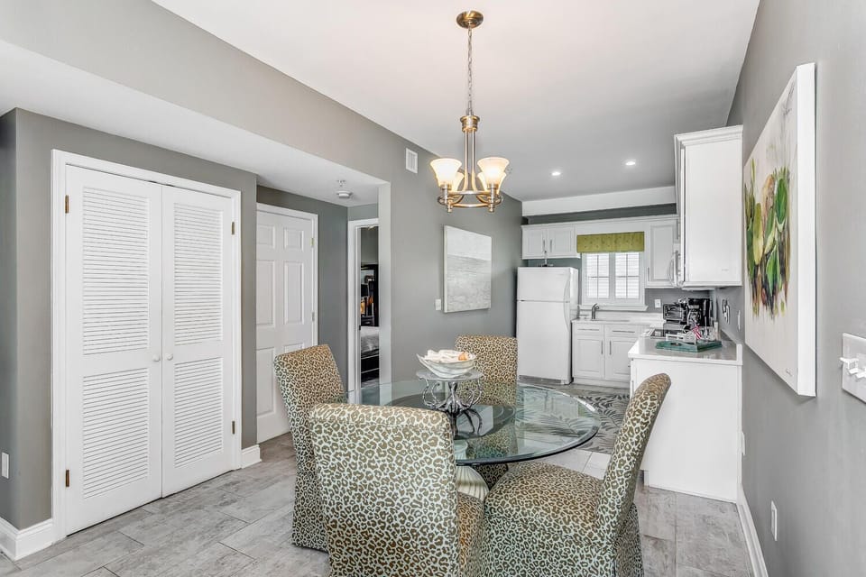 1625 Bulevar Mayor St M3 - Dining Room
