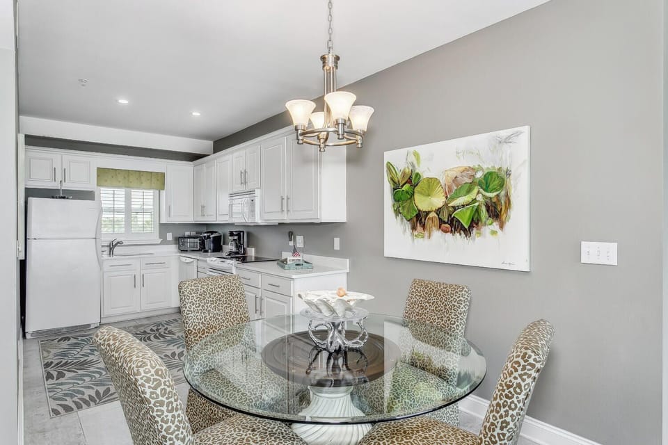1625 Bulevar Mayor St M3 - Dining Room/Kitchen
