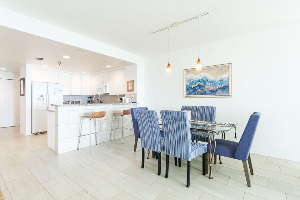 Emerald Isle 205 - Dining room
