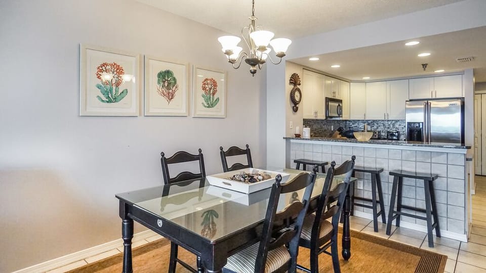 Emerald Isle 506 - Dining room