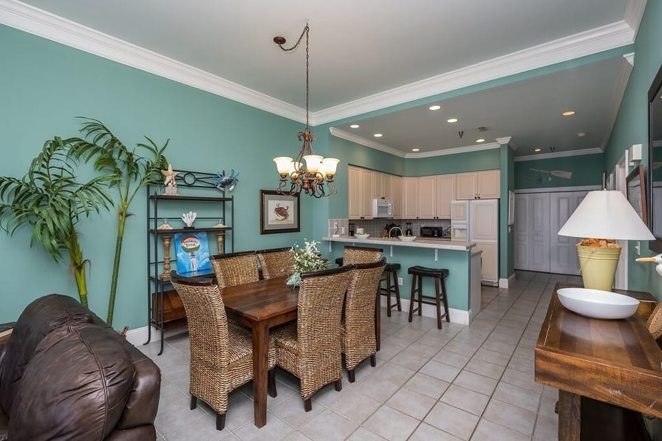 22 Via Deluna 1706- dining room