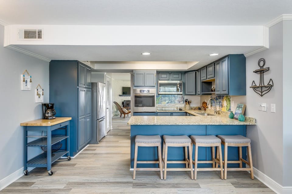 Sabine Dream - Kitchen and bar area