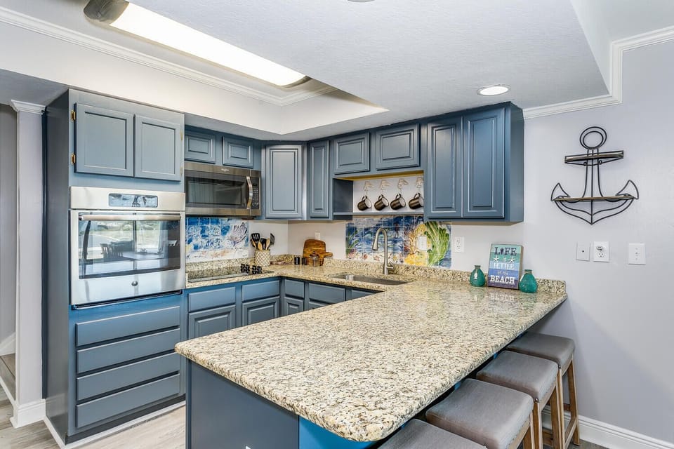 Sabine Dream - Kitchen and bar area
