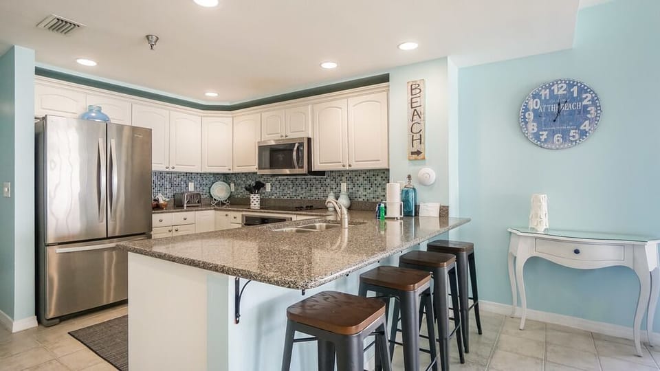Emerald Isle 301 - Kitchen and bar area