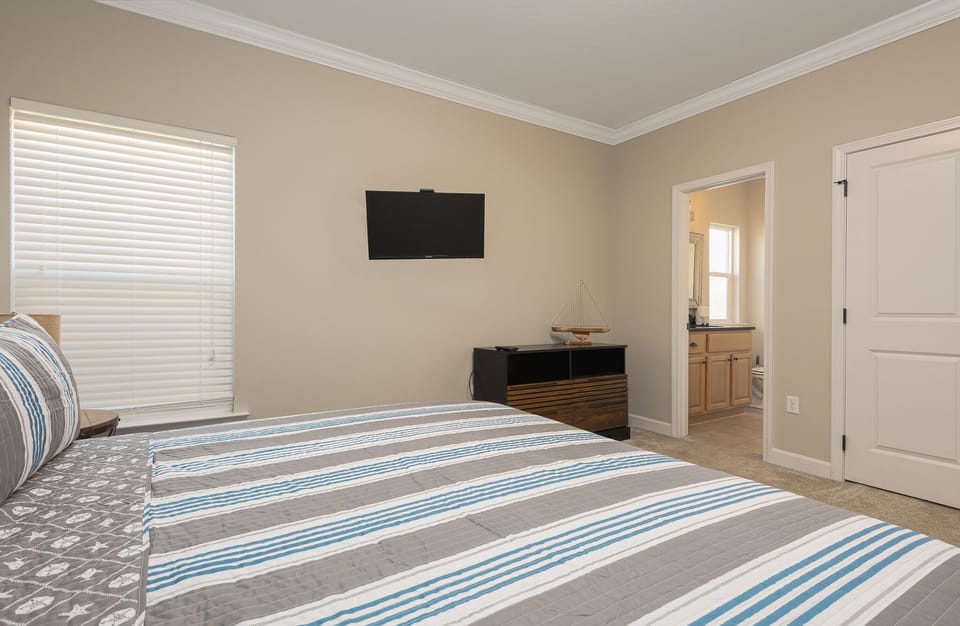 Guest Room #3: 2nd Floor King Bed with private bathroom suite