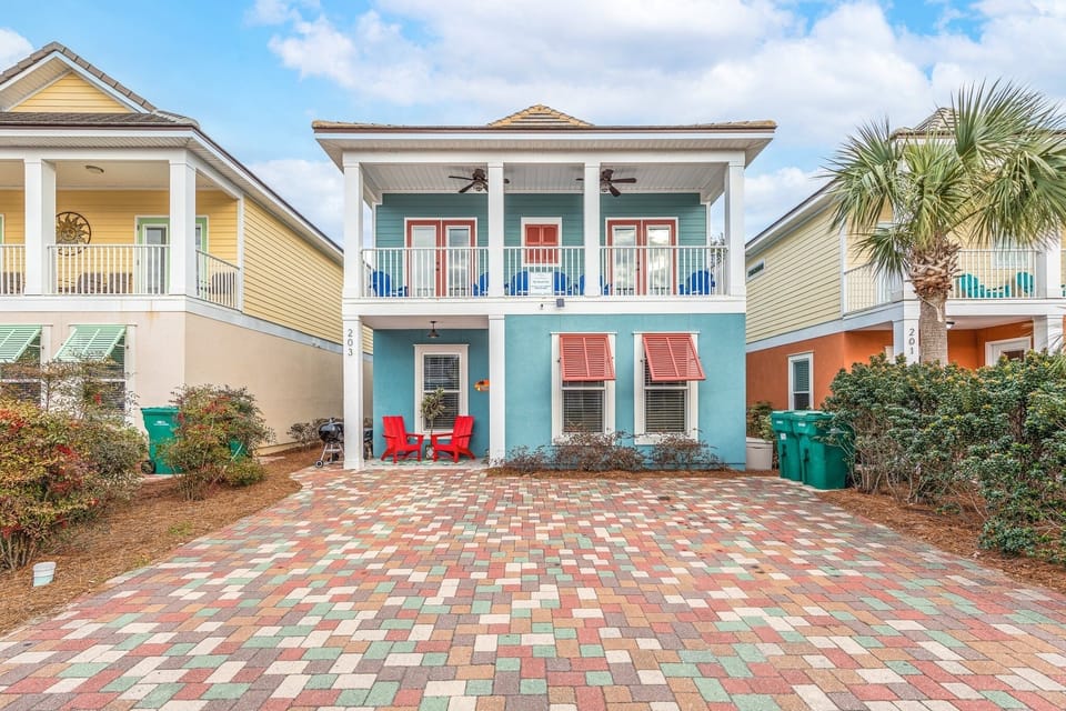 Front view, 3 car driveway