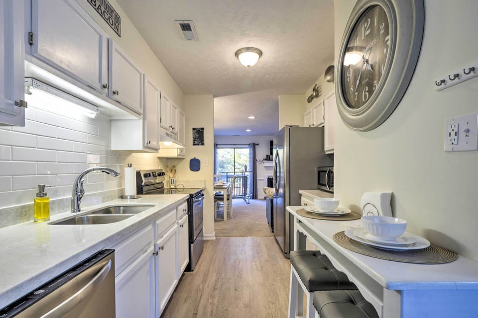 Kitchen | Fully Equipped | Cooking Basics | Stainless Steel Appliances