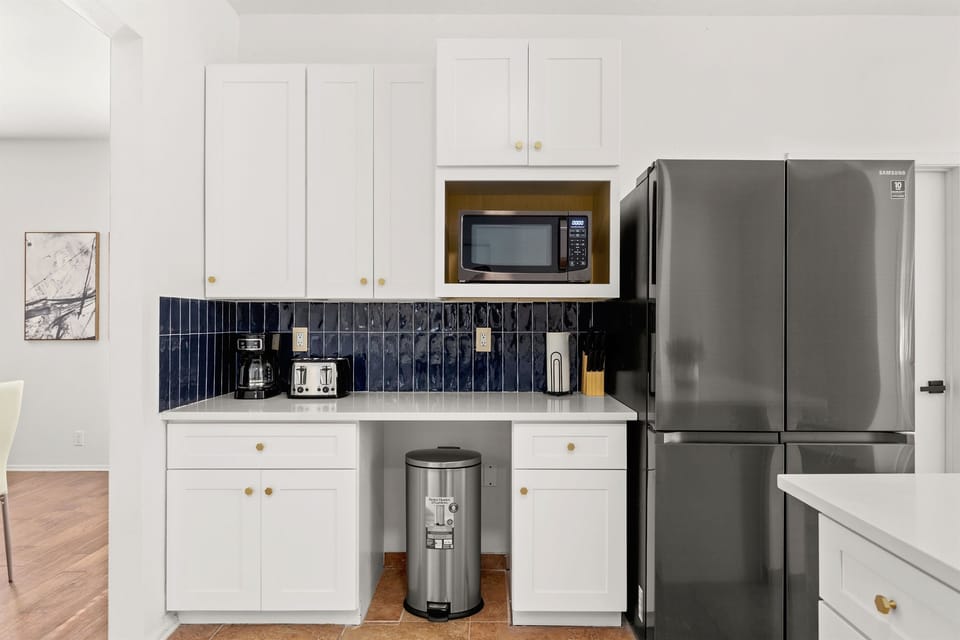 Cook up your favorites in this fully equipped chef’s kitchen 👨‍🍳🍴