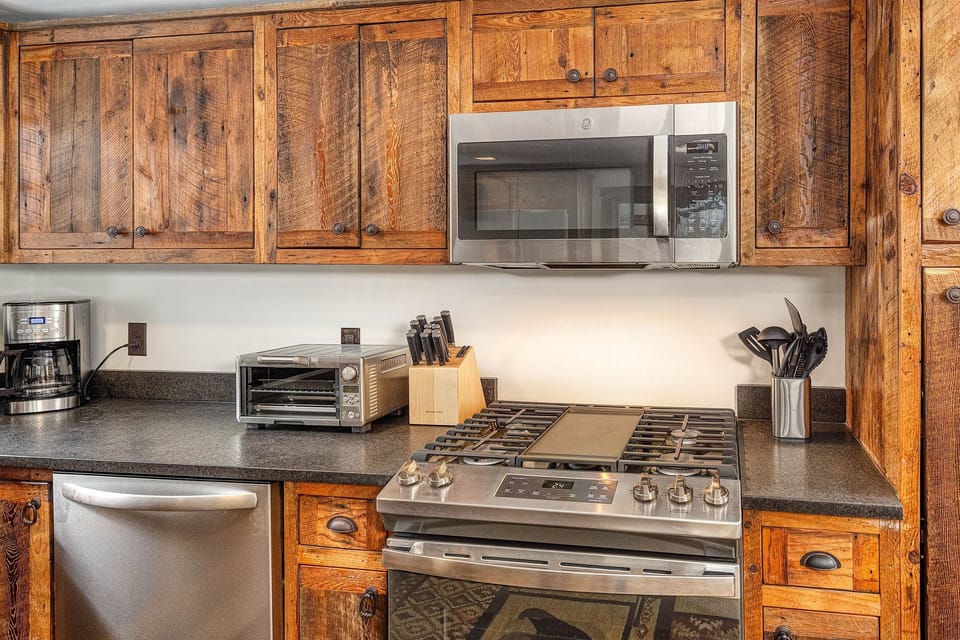 Enjoy cooking in this new kitchen