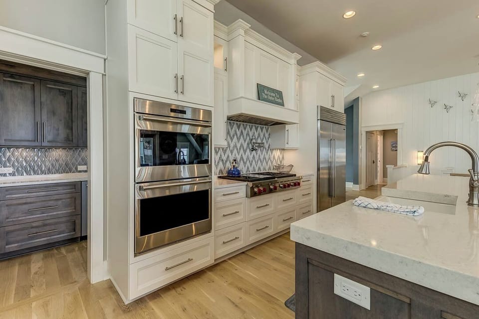 Top-Level Kitchen with Bar (seats 5)