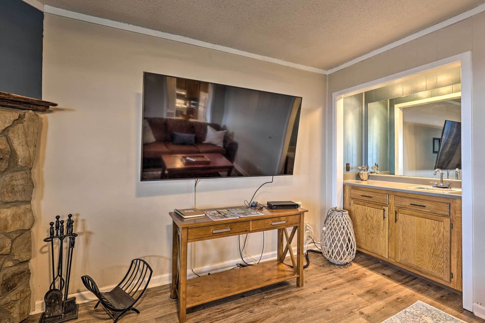 Living Room | Wet Bar