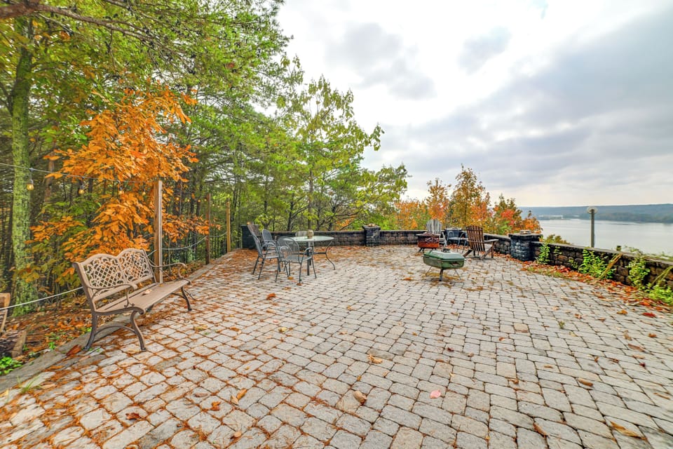 Waverly Vacation Rental | 2BR | 1.5BA | Stairs Required to Access | 1,650 Sq Ft