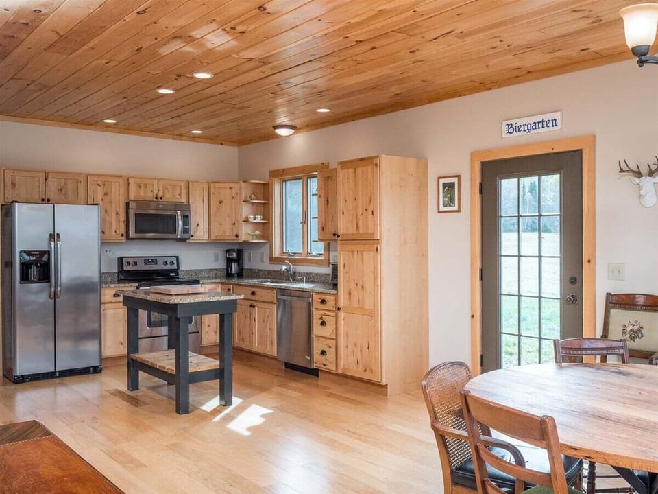 Dining/Kitchen Area
