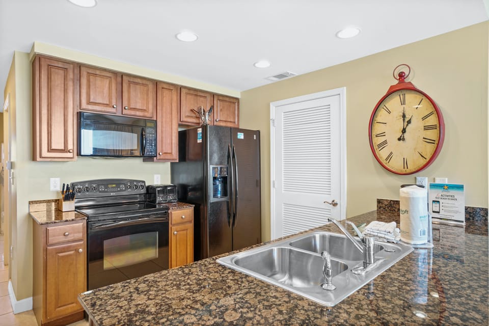 Kitchen with Breakfast Bar