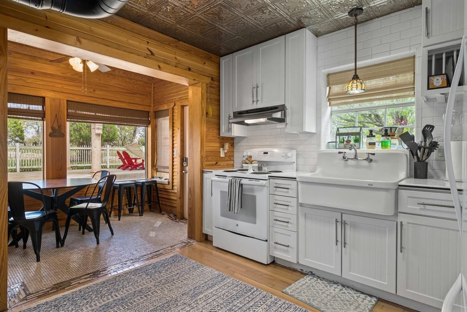 Farmhouse kitchen (2)