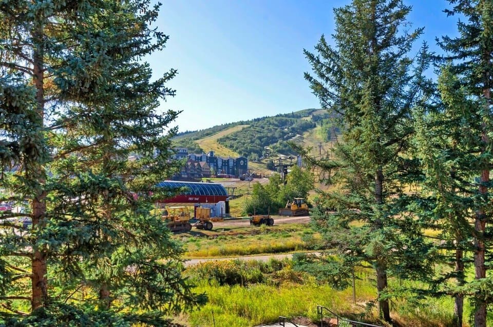 Take in views of Park City Mountain Resort’s First Time chair lift from your private patio, highlighting the home’s incredible, ski in/ski out location.