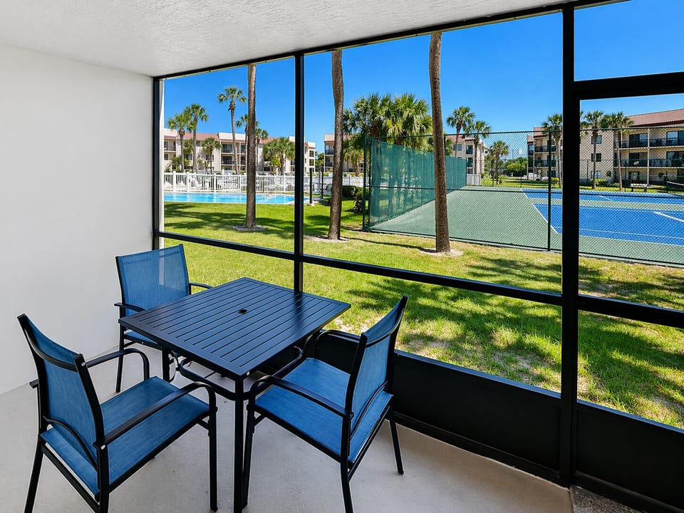 Covered Patio - Dining Area