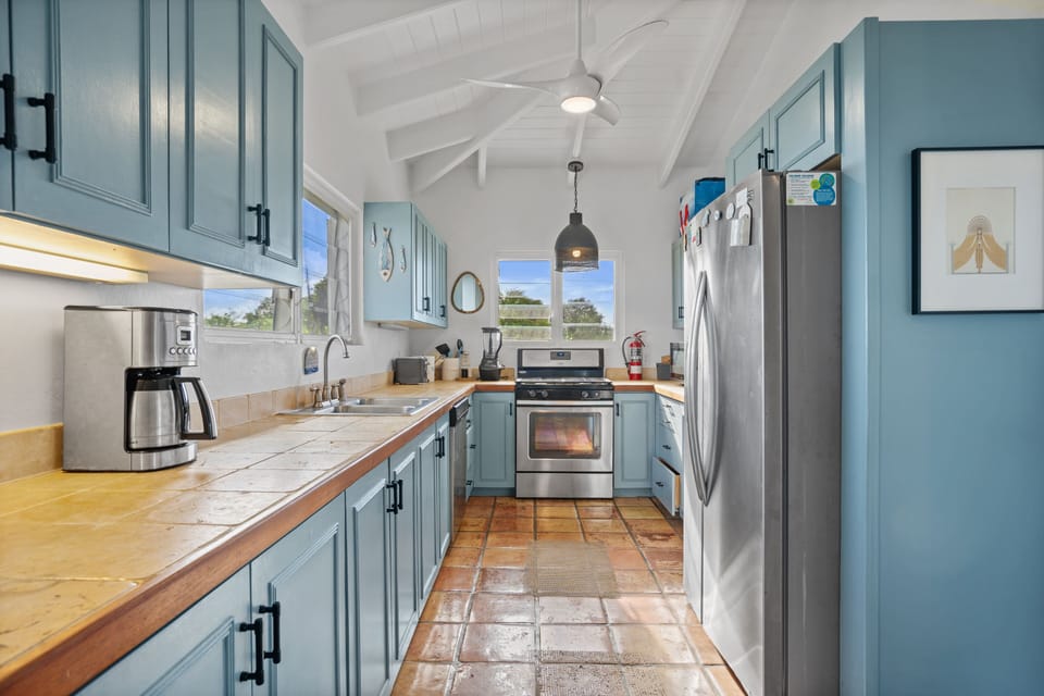 Well appointed kitchen with all your needs