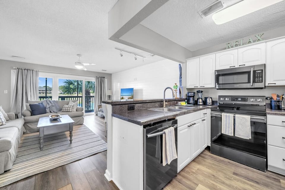 Fully Equipped Kitchen | Drip Coffee Maker | Knife Set | Cooking Basics