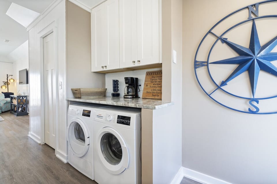 Coffee bar and full size washer/dryer!