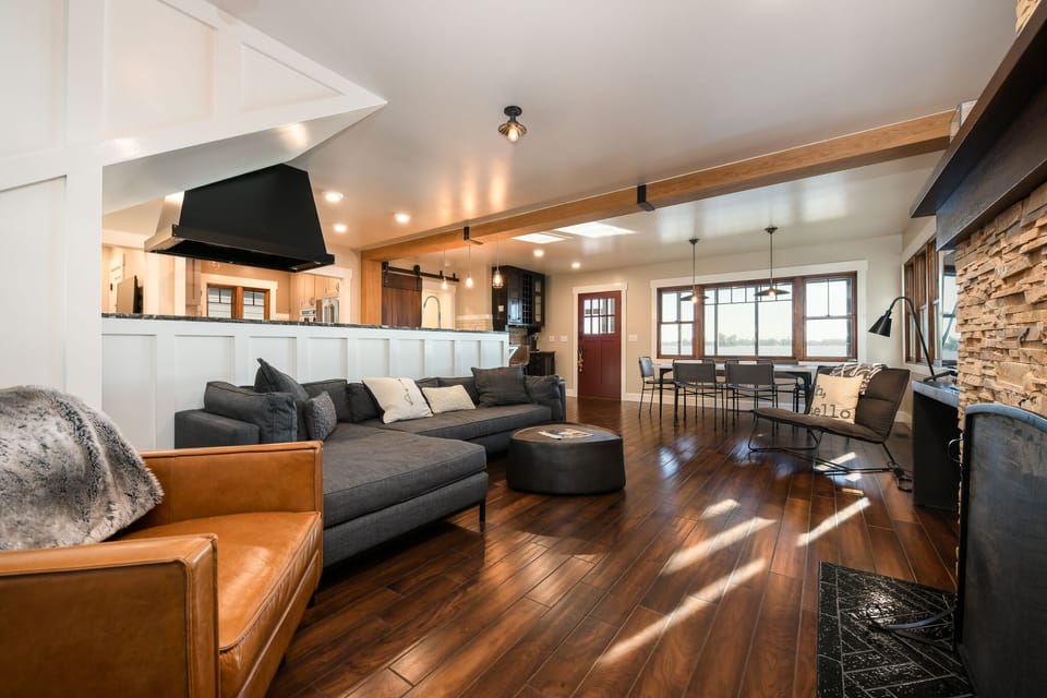 Amazing high end finishes and furnishings. Along with walnut floors. 