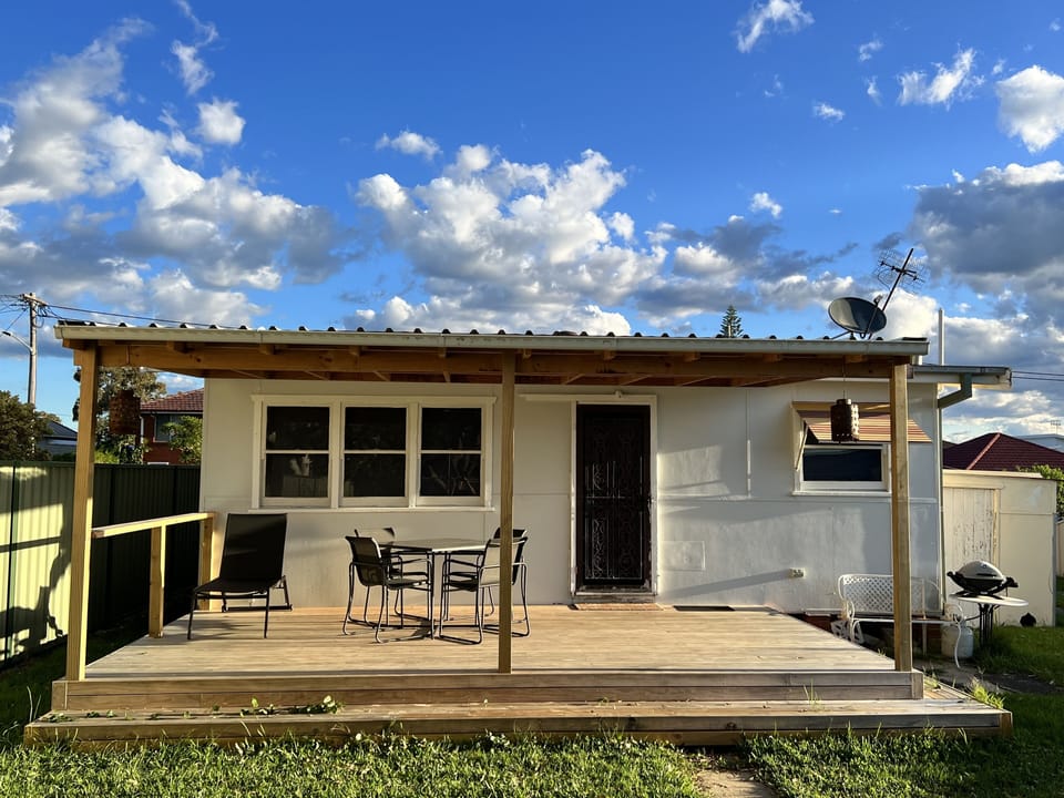 Back deck with table, chairs & recliner