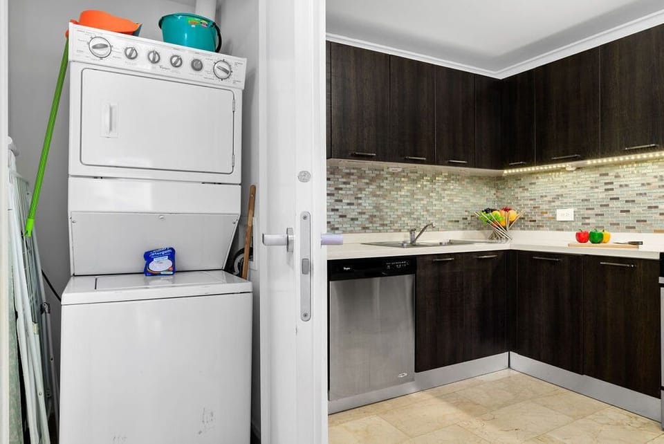 Laundry area (washer and dryer, drying rack).