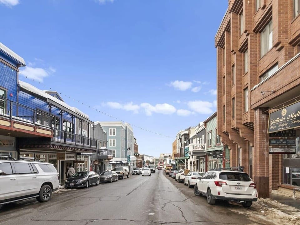 Grand Galleria Condominiums street view