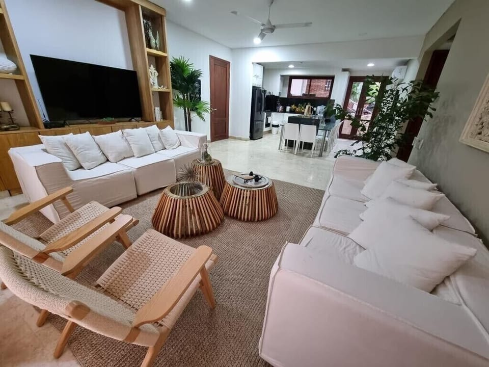Daytime Livingroom open floor plan