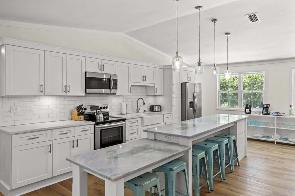 Fully stocked Kitchen with large island (seats 6+)