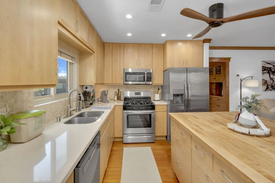 Perfect space to prepare and enjoy meals.