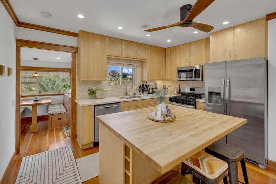 Perfect space to prepare and enjoy meals.