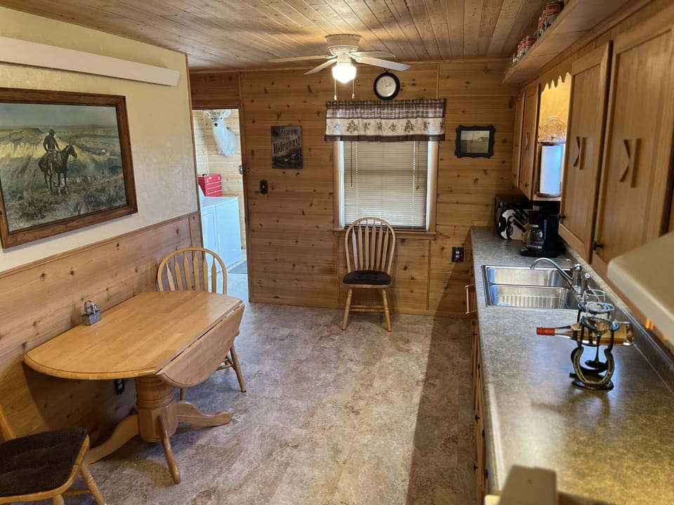 Great kitchen for making a country breakfast!  
