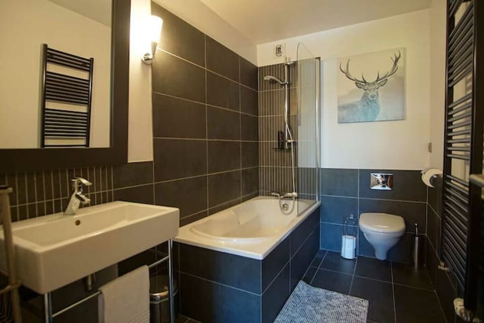 Ground floor bedroom ensuite
