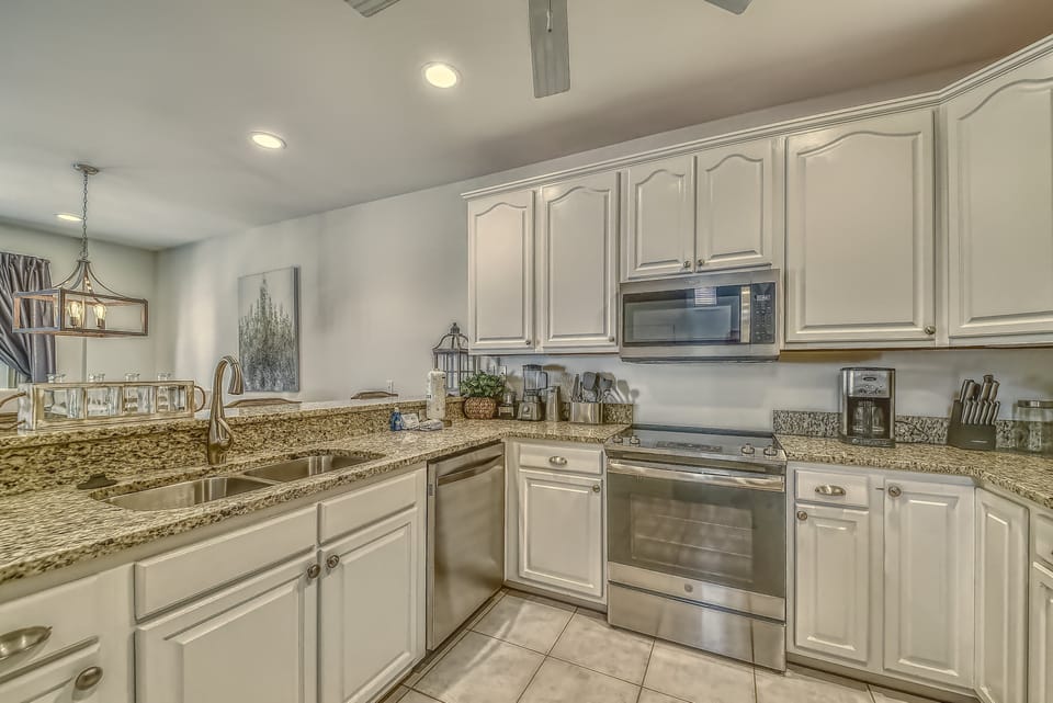 Large Fully Equipped Kitchen