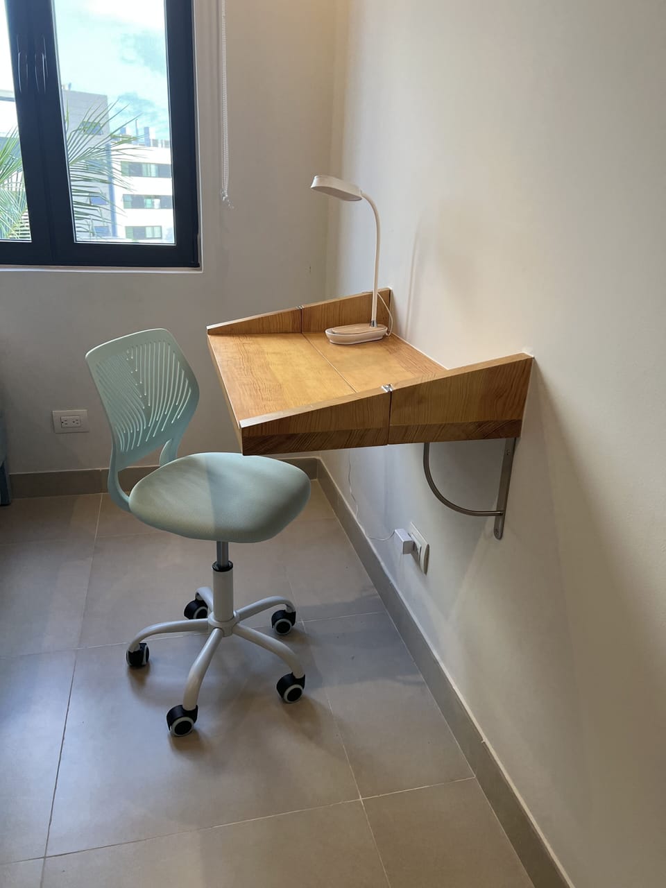 Desk and chair in the 4th bedroom