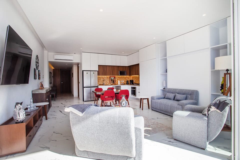 Full and open space