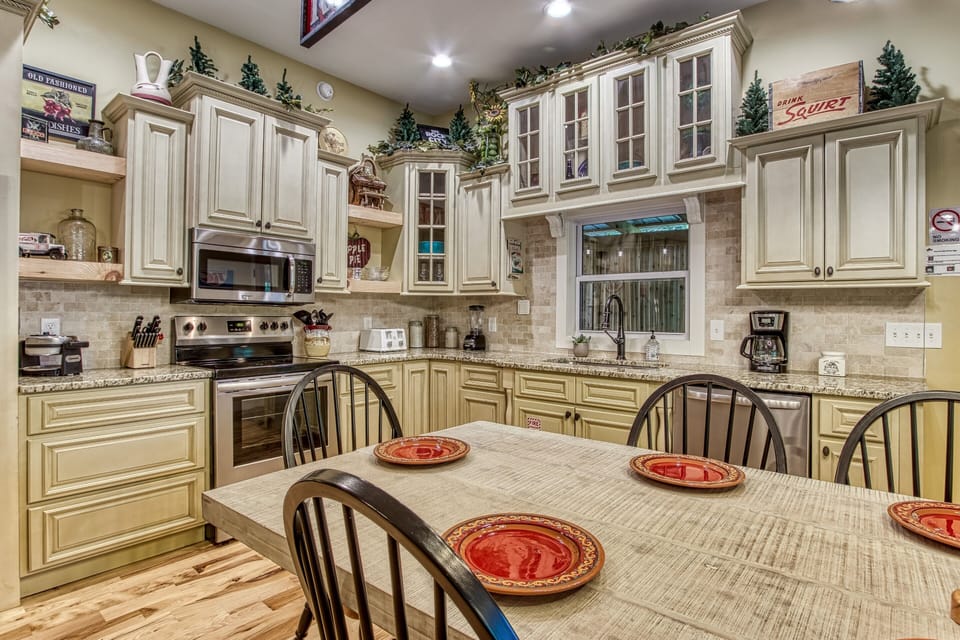 Eat in kitchen