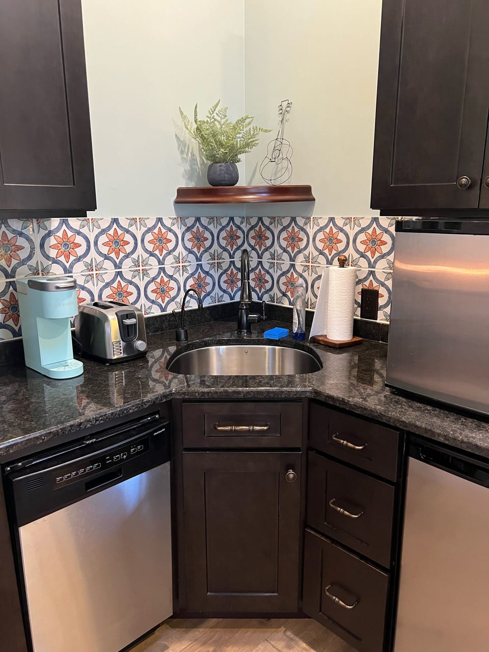 Kitchen sink and dishwasher - mini fridge and countertop freezer! 