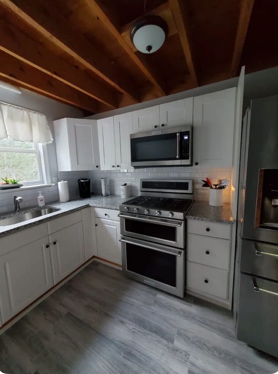Full kitchen