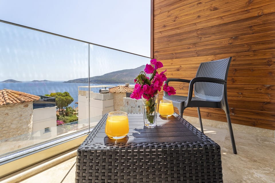 First floor twin bedroom balcony with great sea views