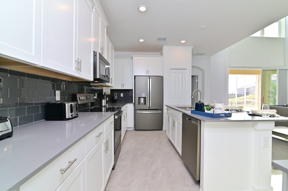 Kitchen 2.JPG