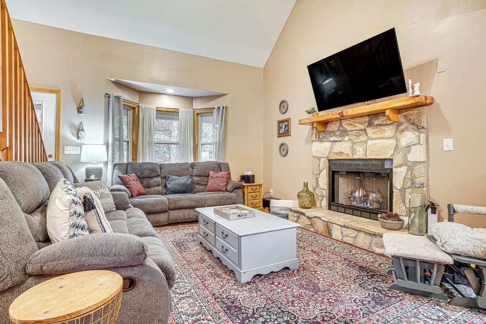 Helen Vacation Rental | 4BR | 4BA | 2,500 Sq Ft | Stairs to Access