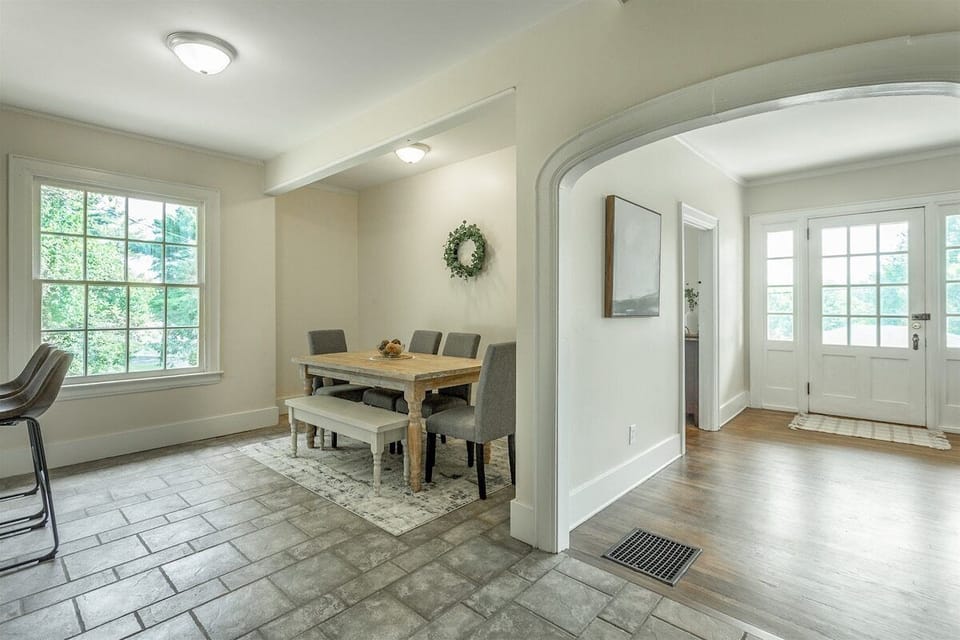 entry way and dinning area