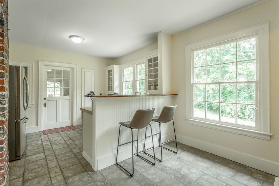 dinning area and kitchen