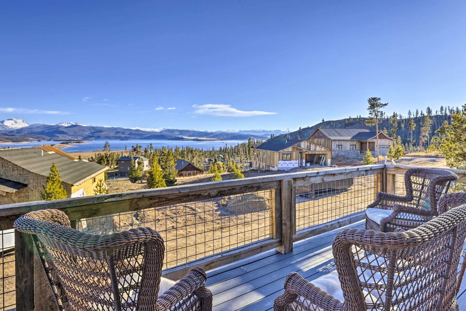 Grand Lake Vacation Rental | 3BR | 3BA | 2,022 Sq Ft | Step-Free Entry